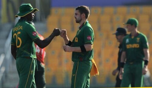 South Africa thrash Bangladesh to stay in semi-finals hunt Image