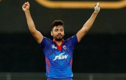 Avesh takes four after Karthik blitz, India level series Image