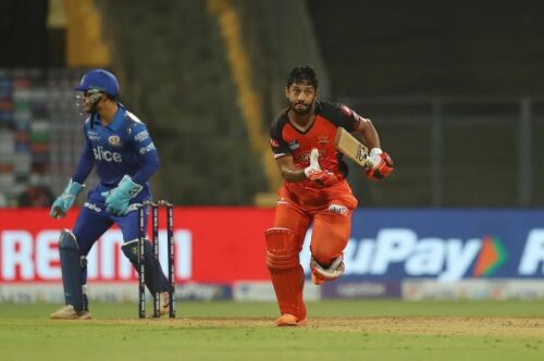 Sunrisers beat Mumbai to keep Playoffs hopes alive Image