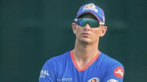 Mumbai Indians' Bowling Woes Continue as Shane Bond Expresses Concerns Image