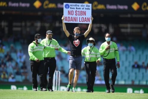 Protesters make their presence felt in SCG holding ‘No $1B Adani Loan’ signs Image