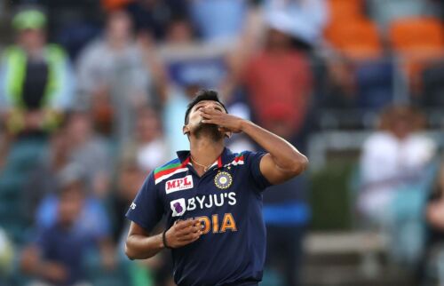 Pandya gives his man of the series award to Natarajan Image